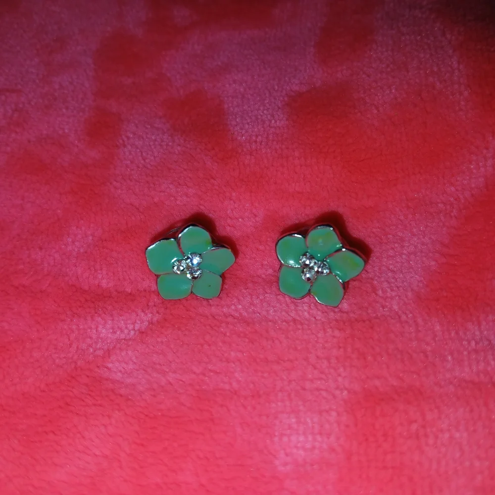 Elegant Mint Floral Enamel Earrings - Picture 4 of 6